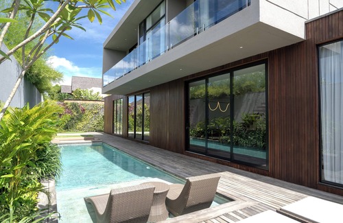 Batu Bolong Villa | Four-bedroom Private pool Villa Trident -1 in Batu Balong