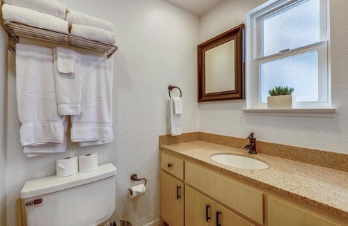 Tahoe Tavern House | Four Bedroom Walking Distance to the Lake