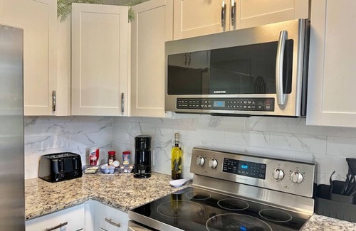 Greensboro Apartment | Four Farms · Spacious 3 bedroom home with vibrant outdoor