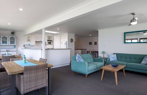 St. Georges Basin House | Four Loralyn on the Water, St Georges Basin