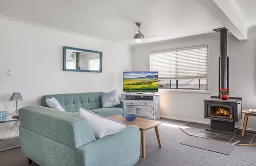 St. Georges Basin House | Four Loralyn on the Water, St Georges Basin