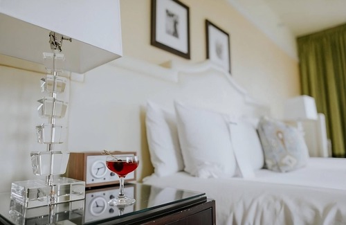 Goose Hollow Hotel | Four Luxe Accommodations, Pets Allowed, Minutes to Int'l Rose Test Garden!