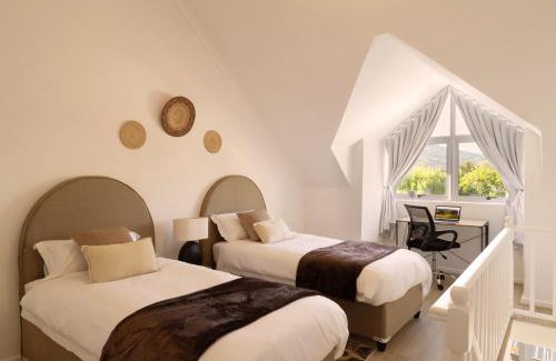 Hout Bay Apartment | Four Peaks Duplex - 4 Sleeper with Mountain Views, Balcony and Pool in Hout Bay Beachfront