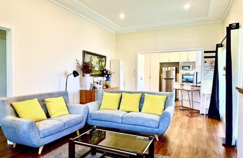 Bentleigh House | Four Season Home 家四季 - Large house for big groups, close drive to the beach!