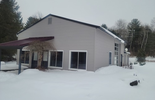 Mancelona House | Four Season Wonderland in Bellaire - close to Torch Lake, golf, skiing