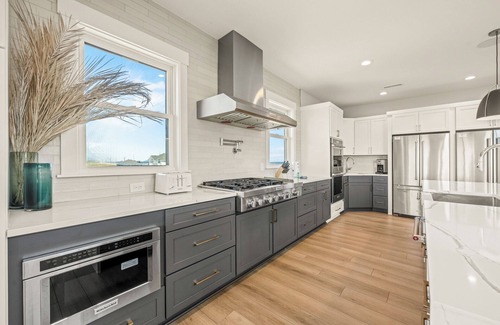 Hatteras House | Four Seasons 11 Bedroom Oceanfront and Soundfront Home in Hatteras