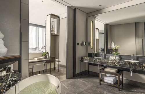 Yan Nawa Hotel | Four Seasons Hotel Bangkok at Chao Phraya River