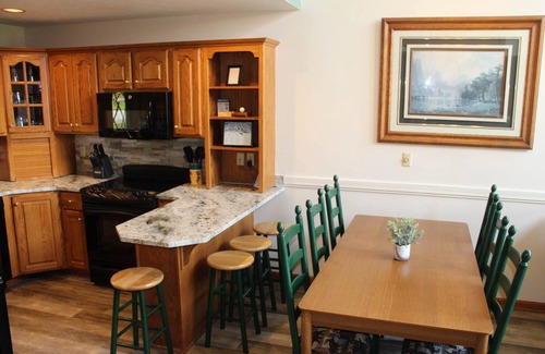 Clymer House | Four Seasons Lodge - Ski In/Out - 5 Bdr. - Closest to Lift !