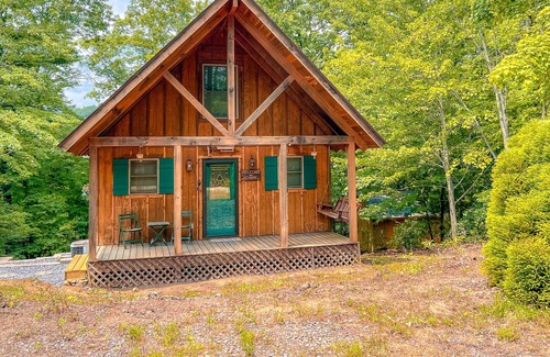 Purlear Cabin | Fourth of July Available! 1BR/1BA Cabin In Buck Mtn Community w/Wi-Fi