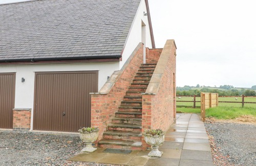 Kibworth Beauchamp Cottage | FOURWAYS LOFT, romantic, character holiday cottage in Kibworth