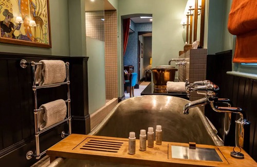 Barbican Hotel | Fox and Anchor