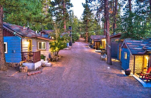 The Village Cottage | Fox Bear Cottages Big Bear