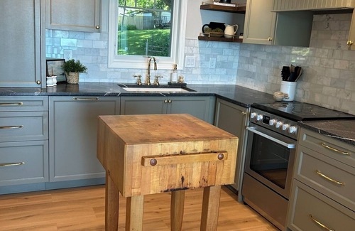 Spicer House | Fox Cottage, beautifully renovated George Lake cottage, miles from Spicer