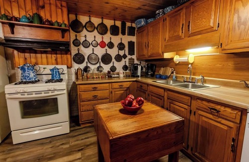 Dundas Cabin | Fox Creek Cabin, Fox Creek Cabin | Cozy & Private Luxury Retreat on 30 Acres in Olney