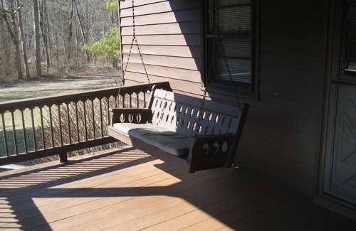 Luray Cabin | Fox Den Cabin-Secluded Mountain Getaway Near Shenandoah National Park