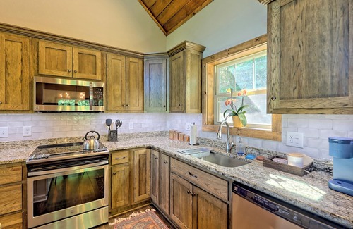 Clarkesville Cabin | Fox Den Haven with Hot Tub - Serene Mtn Escape! Relax, and Unwind! Dog Friendly!