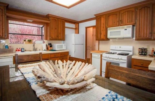 Fox Farm Cabin | Fox Farm Lodge- Charming Cabin In Central Location
