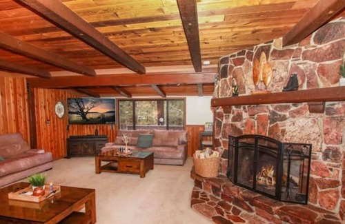 Fox Farm Cabin | Fox Farm Lodge- Charming Cabin In Central Location