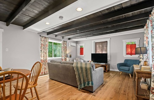 Ardentown House | Fox Field Cottage in Arden | 10 min to Riverfront