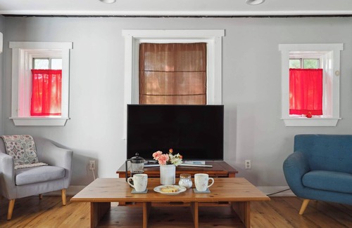 Ardentown House | Fox Field Cottage in Arden | 10 min to Riverfront