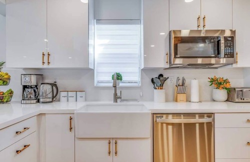 Central Fort Lauderdale Villa | Fox Garden-Heated Pool-Spa- Boho-Downtown & Beach