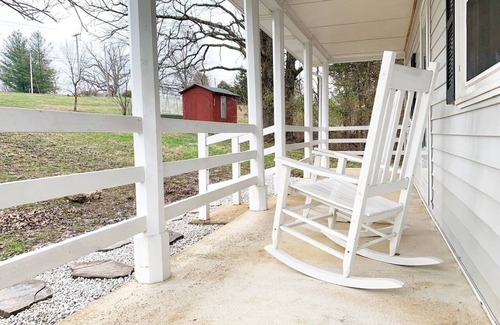 Villa Ridge House | Fox Haus near Purina, WashMo, I-44, Dog Friendly