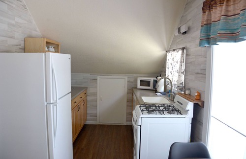 Tavares Apartment | Fox Haven Apt #2 Upstairs 1 Bedroom Apartment
