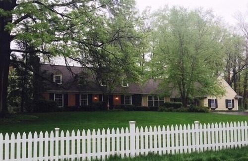 Indianapolis Apartment | Fox Knoll 2nd floor apartment -Indy 500 Race! Park- like setting. 2 bedrooms!