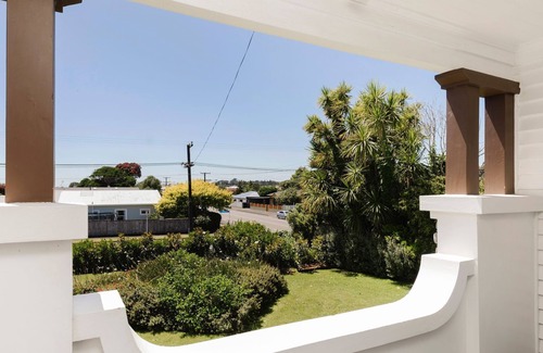 New Plymouth House | FOX MANOR - HIGH-END QUALITY