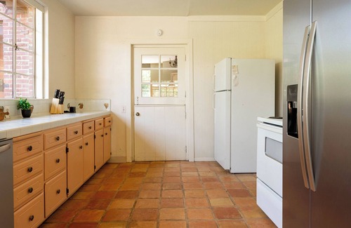 Roosevelt Villa | Fox Manor the Ultimate Fresno Getaway