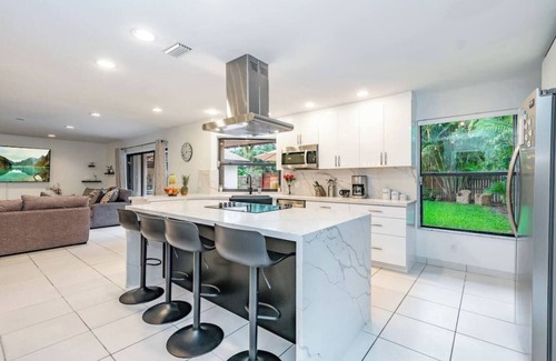 Croissant Park Villa | Fox Private Resort-Heated Pool, Spa-Downtown&Beach