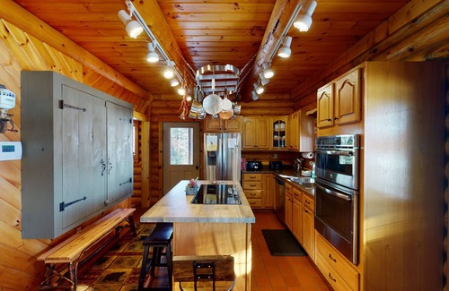 Shirley House | Fox Quarry Lodge (Direct ATV and Snowmobile Trail Access!)