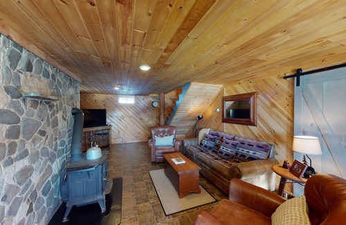 Shirley House | Fox Quarry Lodge (Direct ATV and Snowmobile Trail Access!)