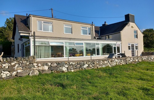 Dinas House | Fox's Lair Farmhouse for Panoramic Views