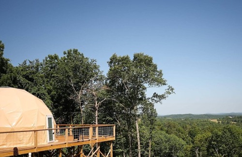 Eureka Springs Apartment | Fox Wood Dome with Indoor Jacuzzi and Mountain Views only 15 minutes from downtown Eureka Springs