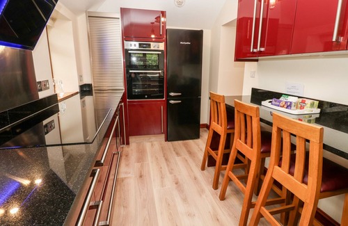 Mount Cottage | FOXGLOVE COTTAGE, family friendly, with hot tub in Bodmin