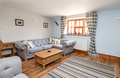 Whitland Cottage | FOXGLOVE COTTAGE, pet friendly, country holiday cottage in Whitland