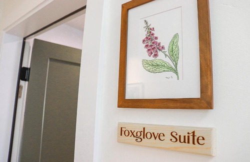 Gold Beach Hotel | Foxglove Suite at The Wildflower Inn
