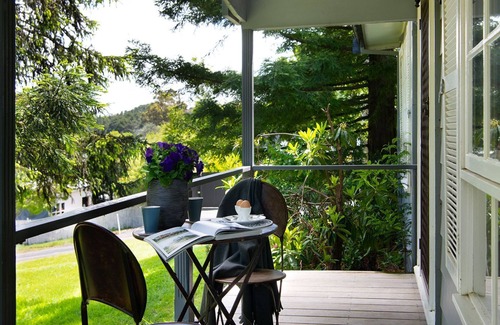 Daylesford House | Foxmere - Pet Friendly with Spa in the heart of Daylesford!
