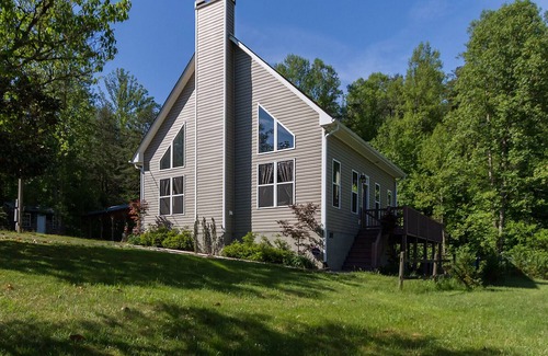 Cherokee House | Foxwood Retreat, just minutes from Harrah's Casino in downtown Cherokee