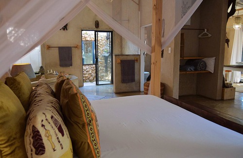 Marloth Park Ski Chalet | Foxy Crocodile Bush Retreat
