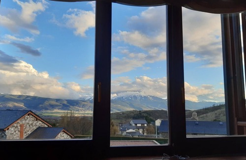 Angoustrine Apartment | Apartment 'Infinity View Duplex - Cerdagne' with Mountain View, Shared Pool and Wi-Fi