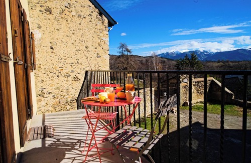 Angoustrine Villa | Cosy mountain home ideal for families and friends.