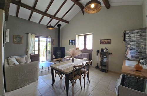 Sainte-Sabine-Born Cottage | Authentic Cottage with Garden and Pool
