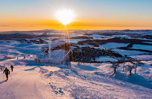 Besse-et-Saint-Anastaise Apartment | Cozy studio for 4 in Super Besse, ski-in/ski-out access