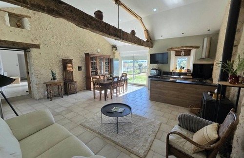 Brantome-en-Perigord Cottage | Cozy house with shared pool and wifi in Brantôme