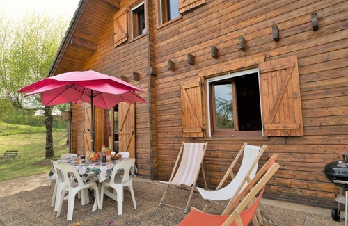 Camps-Saint-Mathurin-Leobazel House | Beautiful private villa for 5 guests with TV, terrace and pets allowed