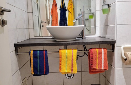 Stuhlinger Apartment | FR/center at the main station, 2 bedrooms, sleeping possibilities for up to 5 persons