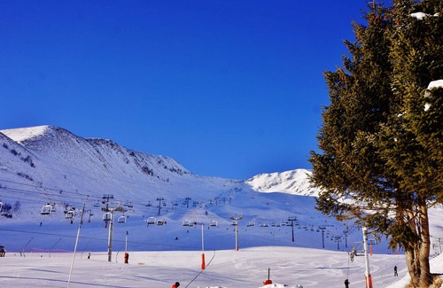 Gouaux-de-Larboust Apartment | Studio for 4, South-Facing Balcony, Ski-In/Ski-Out, Peyragudes.