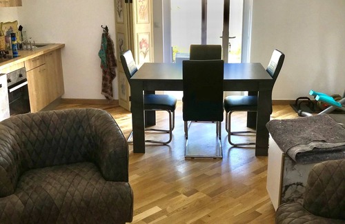 Javerlhac-et-la-Chapelle-St-Robert House | La Libellule is a one bedroom barn with a sofa bed in the lounge